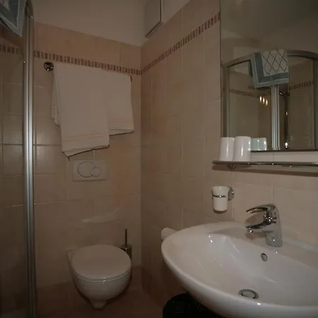 فندق Garni Eden كنازاي
